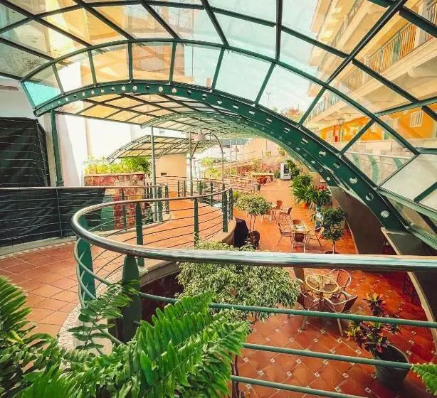 استودیوی استاندارد, Apartamentos La Carabela
