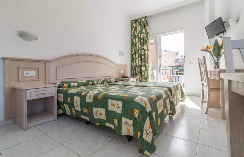 استودیوی استاندارد, Apartamentos La Carabela