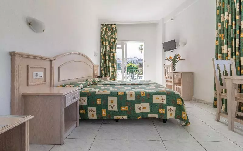 استودیوی استاندارد, Apartamentos La Carabela