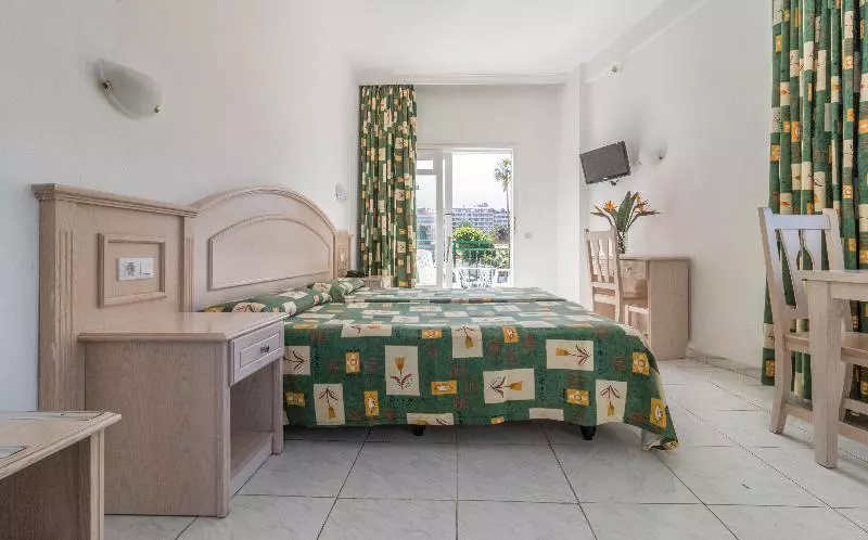 استودیوی استاندارد, Apartamentos La Carabela