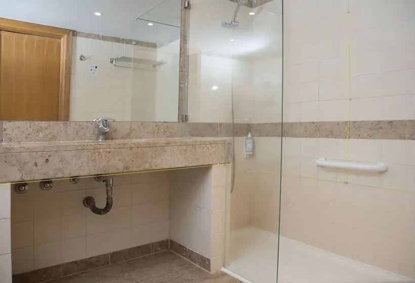 اتاق استاندارد سه نفره, B&b Hotel Sado Setúbal