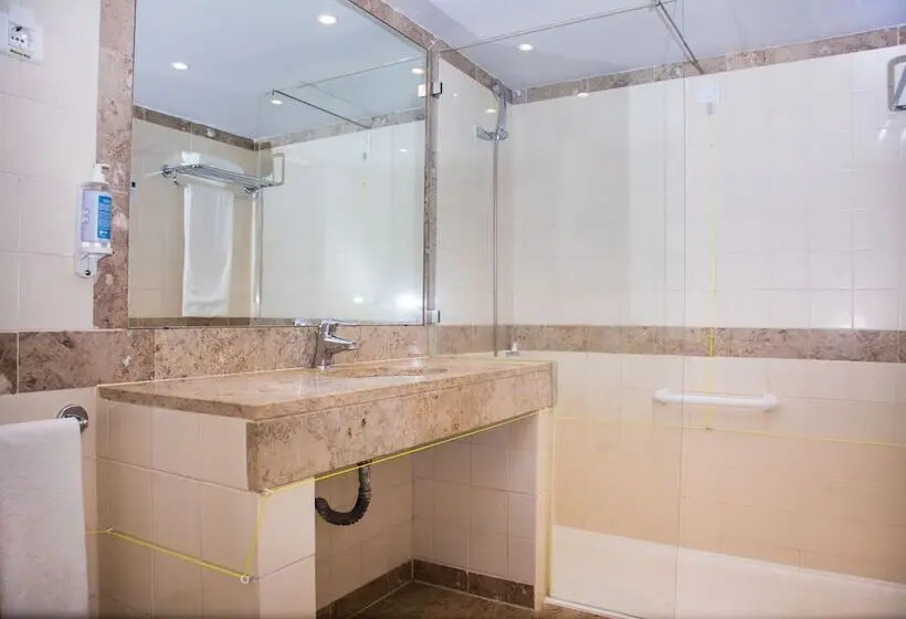 اتاق استاندارد چهار تخته با چشم‌انداز دریا, B&b Hotel Sado Setúbal