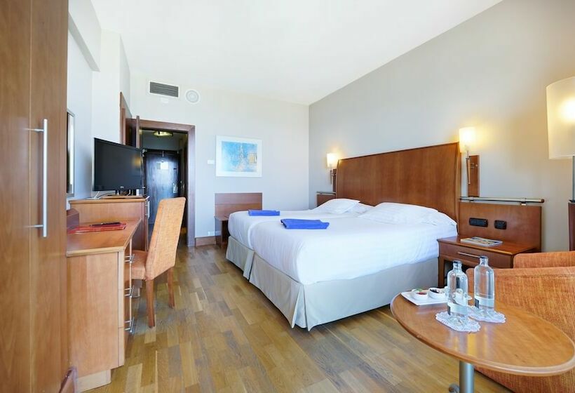 オーシャンビュースタンダードルーム, Bull Reina Isabel & Spa