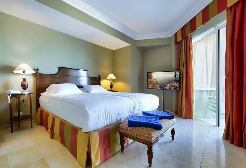 سوییت با چشمانداز دریا, Bull Reina Isabel & Spa