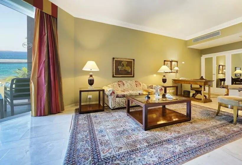 سوییت با چشمانداز دریا, Bull Reina Isabel & Spa