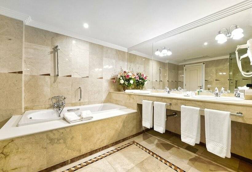 オーシャンビュースイート, Bull Reina Isabel & Spa