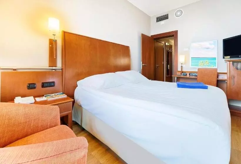 اتاق استاندارد یک نفره, Bull Reina Isabel & Spa