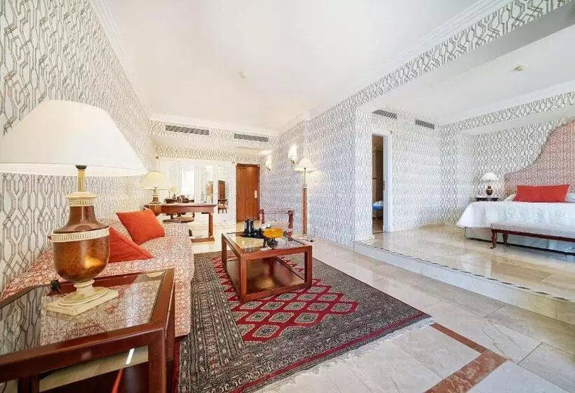 سوییت با چشمانداز دریا, Bull Reina Isabel & Spa