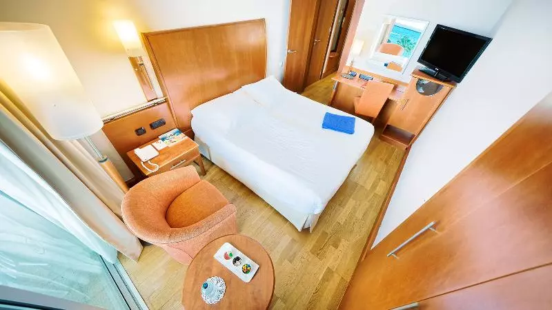 اتاق استاندارد یک نفره, Bull Reina Isabel & Spa