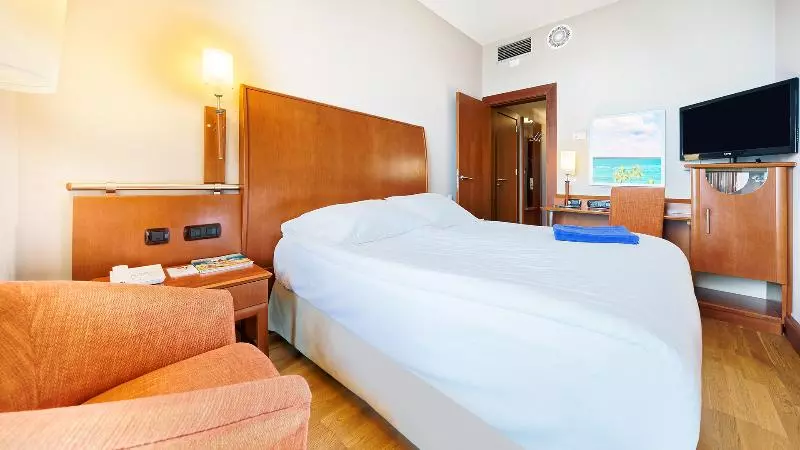 اتاق استاندارد یک نفره, Bull Reina Isabel & Spa