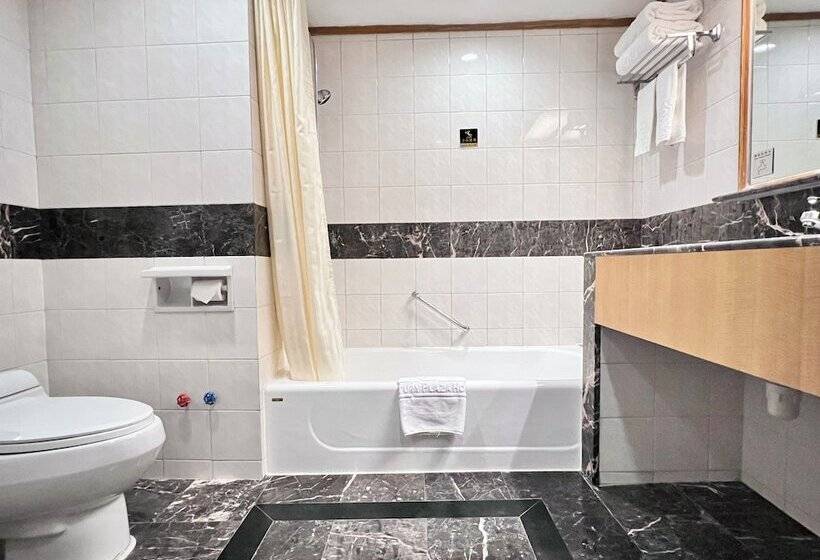 اتاق سوپریور, Century Plaza