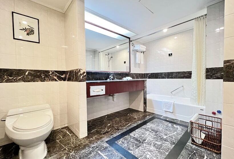 اتاق اجرایی, Century Plaza