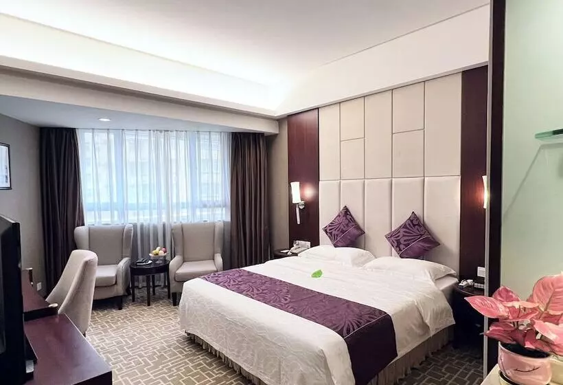 اتاق اجرایی, Century Plaza