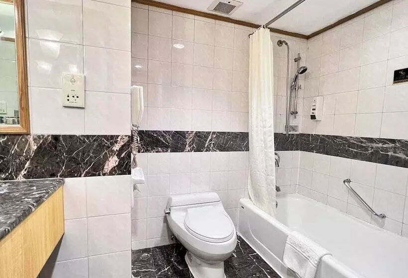 اتاق سوپریور, Century Plaza