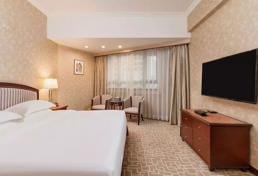 سوییت لوکس, Century Plaza