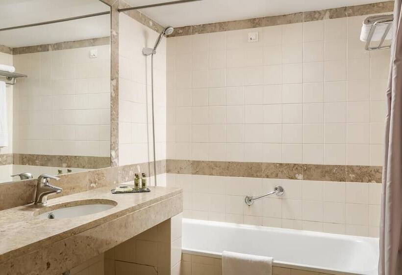 اتاق استاندارد سه نفره, B&b Hotel Sado Setúbal