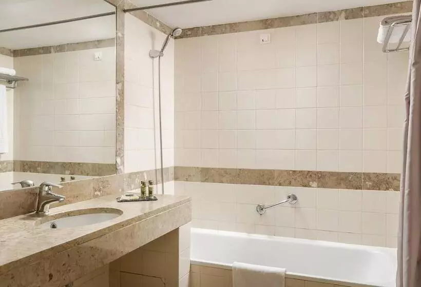 اتاق استاندارد سه نفره, B&b Hotel Sado Setúbal