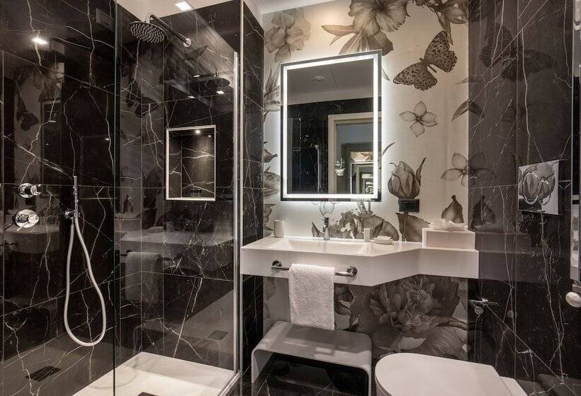 חדר סטנדרט יחיד, The Major