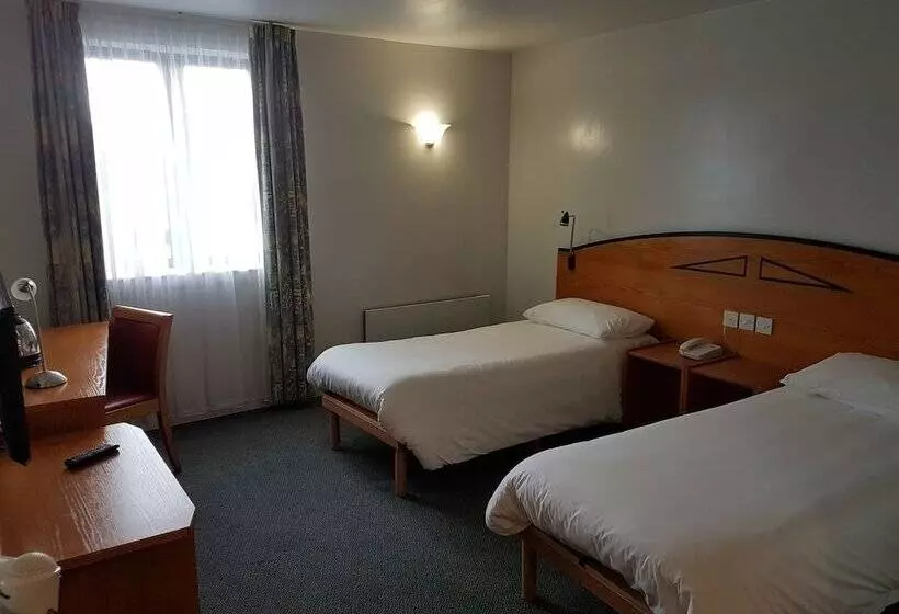 اتاق استاندارد, Ibis Cardiff Gate International Business Park