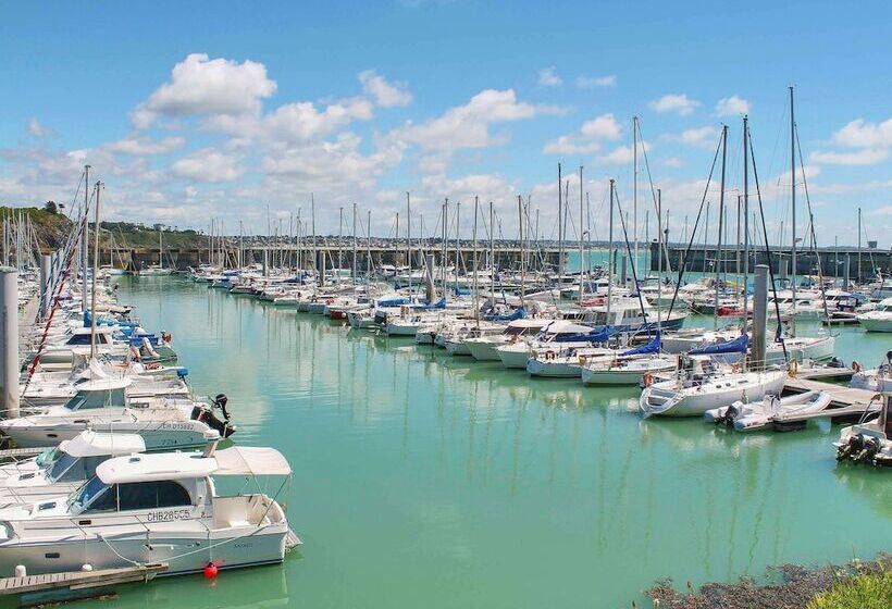 海の見えるダブルベッドスタンダードルーム, Ibis Granville Port De Plaisance