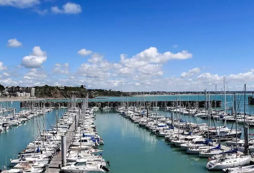 اتاق استاندارد با چشم‌انداز دریا, Ibis Granville Port De Plaisance