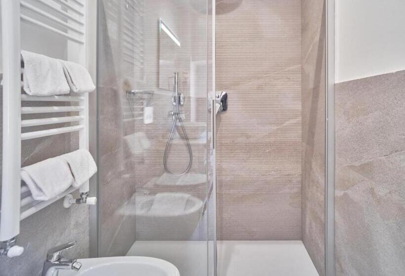 Номер Стандарт Вид на Море, Medusa