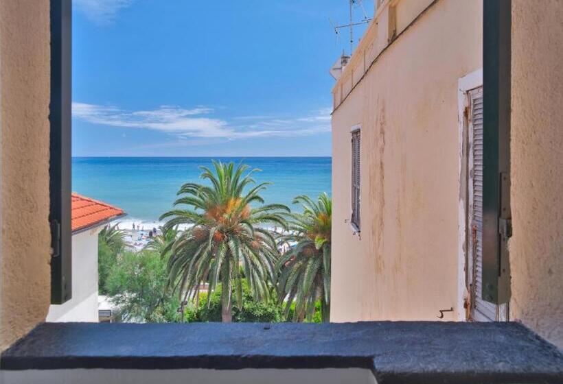 Номер Стандарт Вид на Море, Medusa