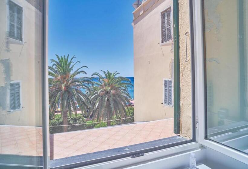 Номер Стандарт Вид на Море, Medusa