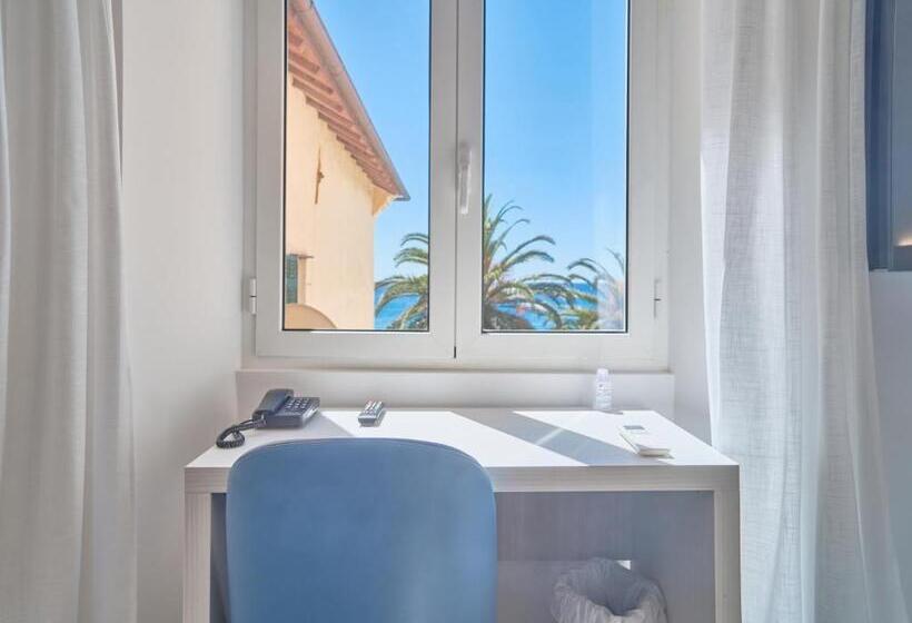 Номер Стандарт Вид на Море, Medusa