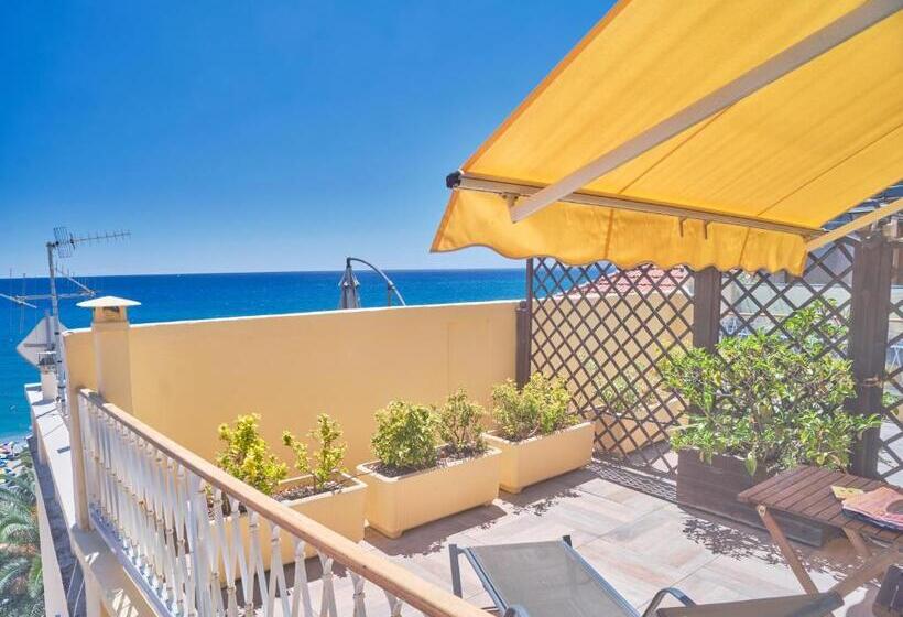 Номер Стандарт Вид на Море с Террасой, Medusa