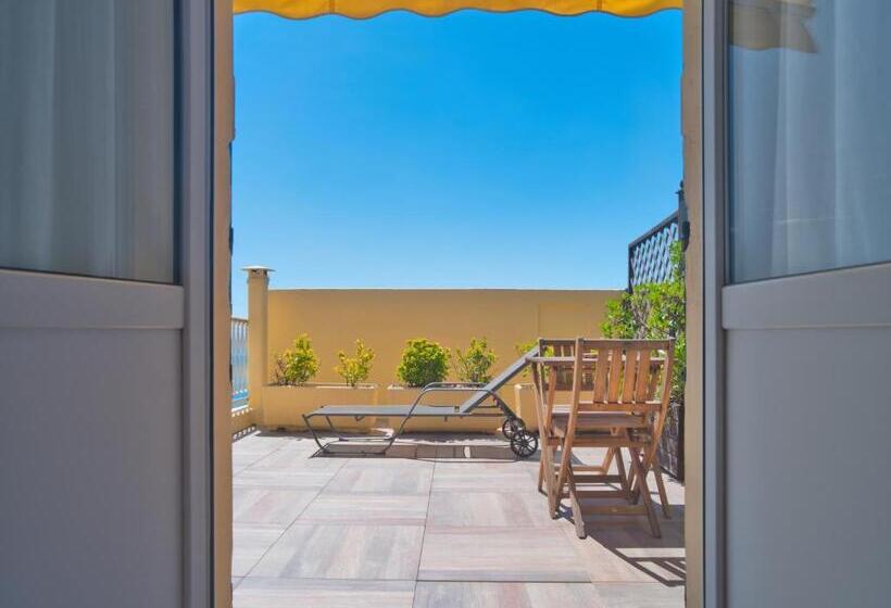 Номер Стандарт Вид на Море с Террасой, Medusa