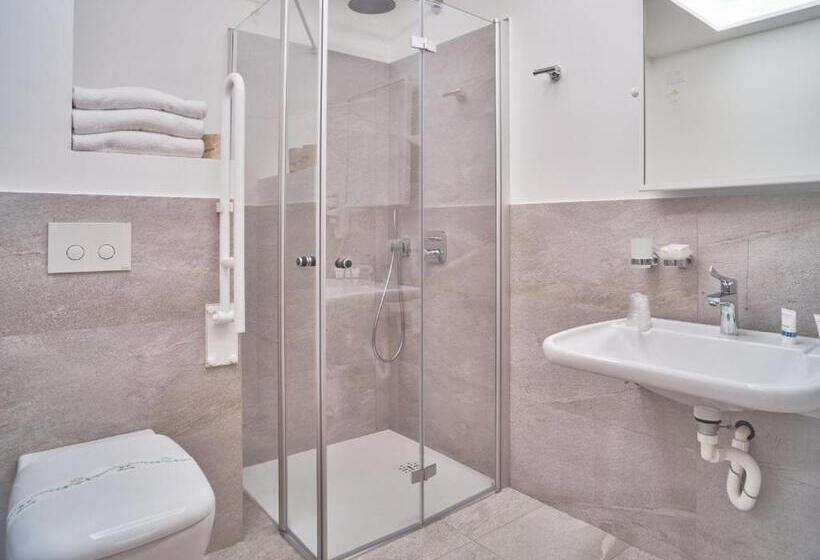 Семейный Номер Deluxe, Medusa