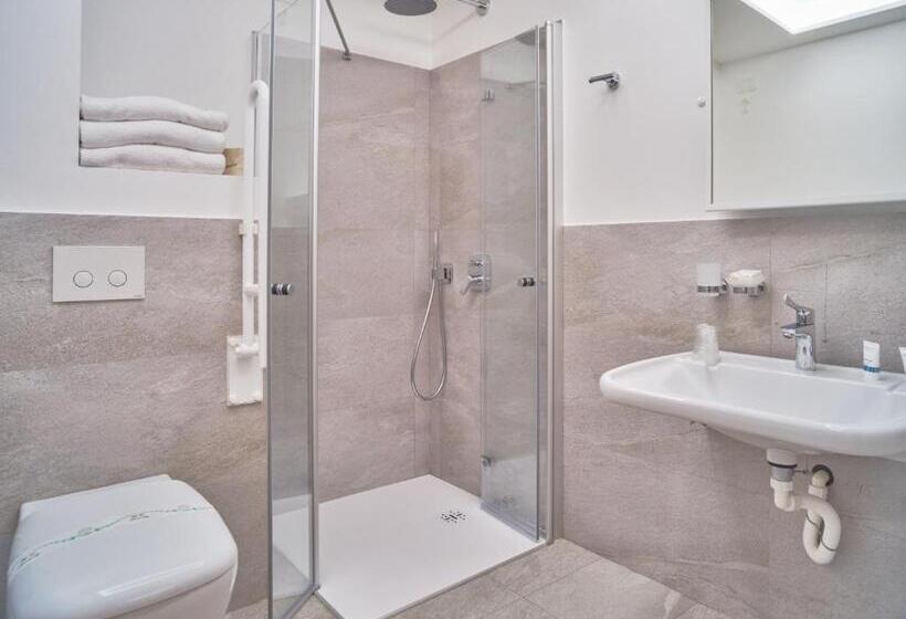 Семейный Номер Deluxe, Medusa