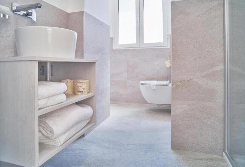 Номер Стандарт Вид на Море, Medusa