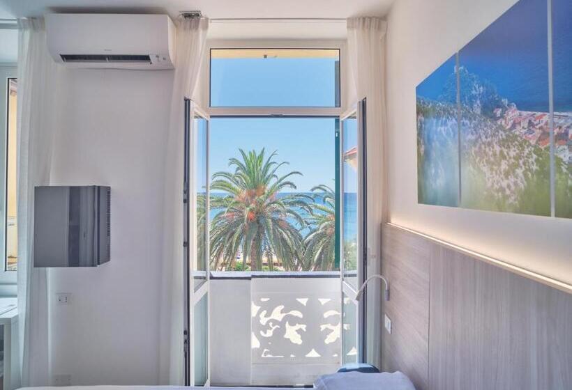 Номер Стандарт Вид на Море, Medusa