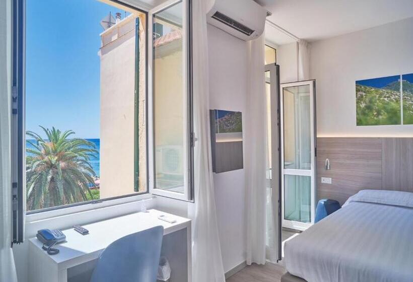 Номер Стандарт Вид на Море, Medusa