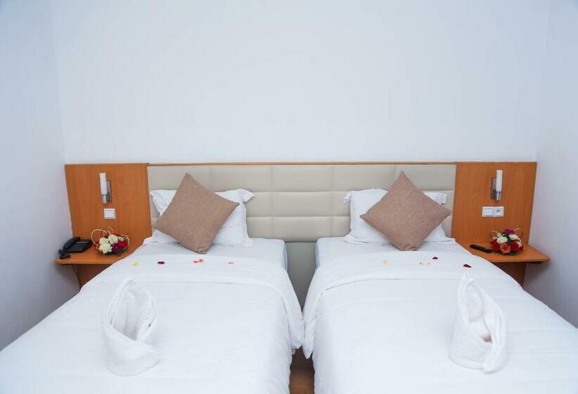 标准间, Senator Agadir