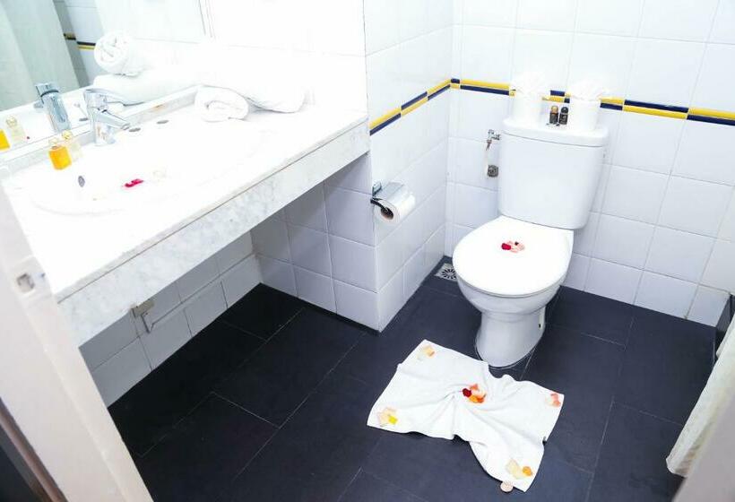 标准三人间, Senator Agadir