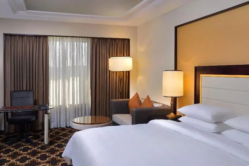 キングサイズベッドのクラブルーム, Sheraton Grand Pune Bund Garden