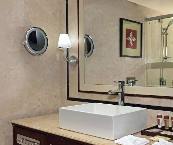 クラブルーム, Sheraton Grand Pune Bund Garden