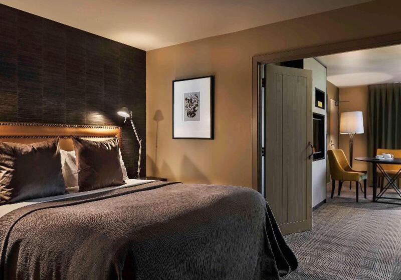 מיטת קינג בסוויטה, St Moritz Queenstown   Mgallery By Sofitel