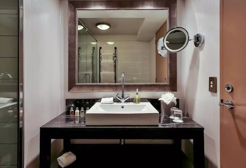 ダブルベッドスタンダードルーム, St Moritz Queenstown Mgallery By Sofitel