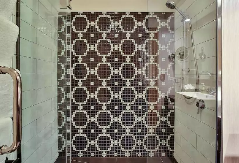 ダブルベッドスタンダードルーム, St Moritz Queenstown Mgallery By Sofitel