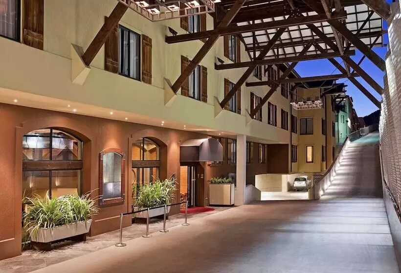 ダブルベッドスタンダードルーム, St Moritz Queenstown Mgallery By Sofitel