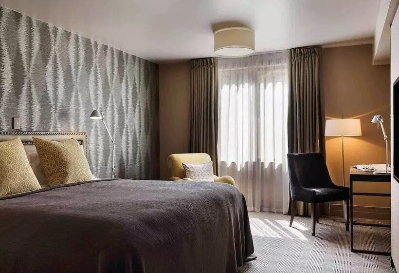 ダブルベッドスタンダードルーム, St Moritz Queenstown Mgallery By Sofitel