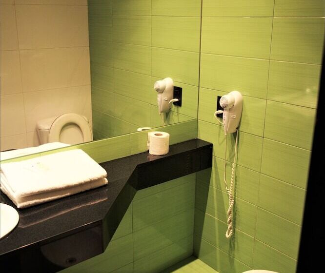 高级大房间, Sur