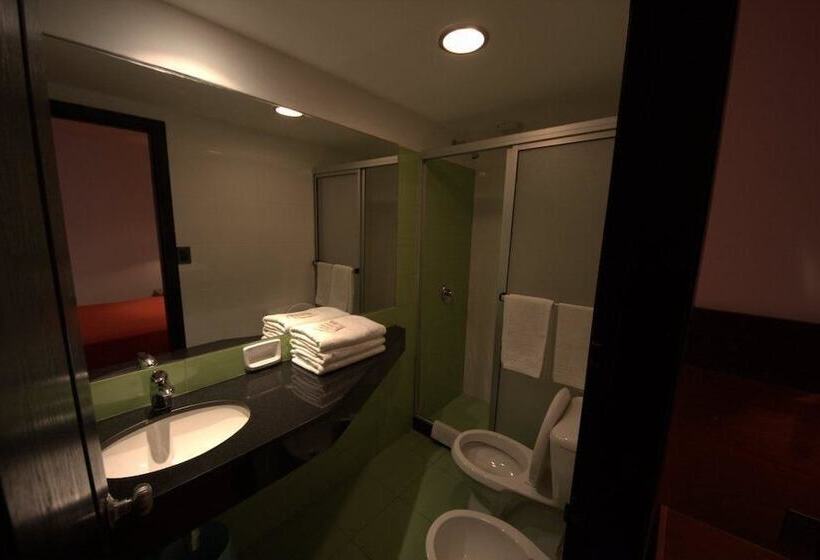 高级大房间, Sur