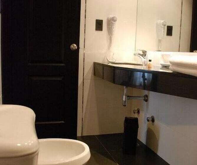 标准三人间, Sur