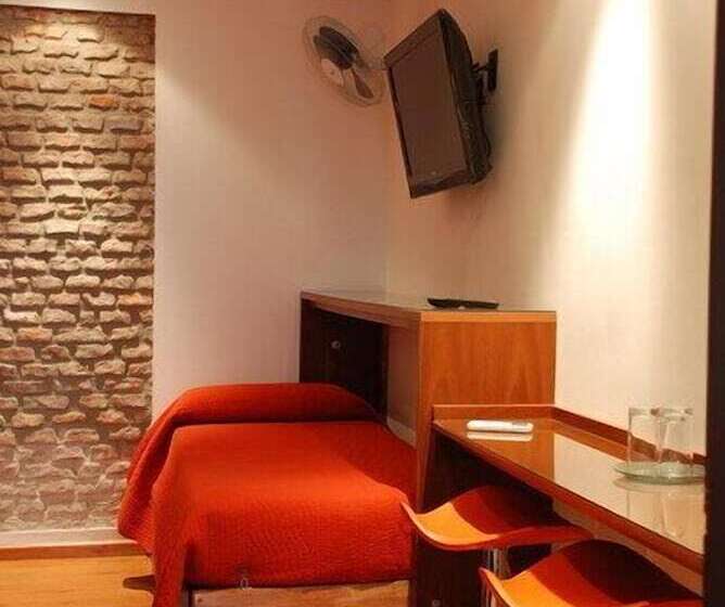 标准三人间, Sur