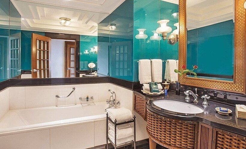 اتاق پریمیوم با بالکن, The Oberoi Amarvilas Agra